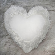 Подушка с длинным ворсом белая